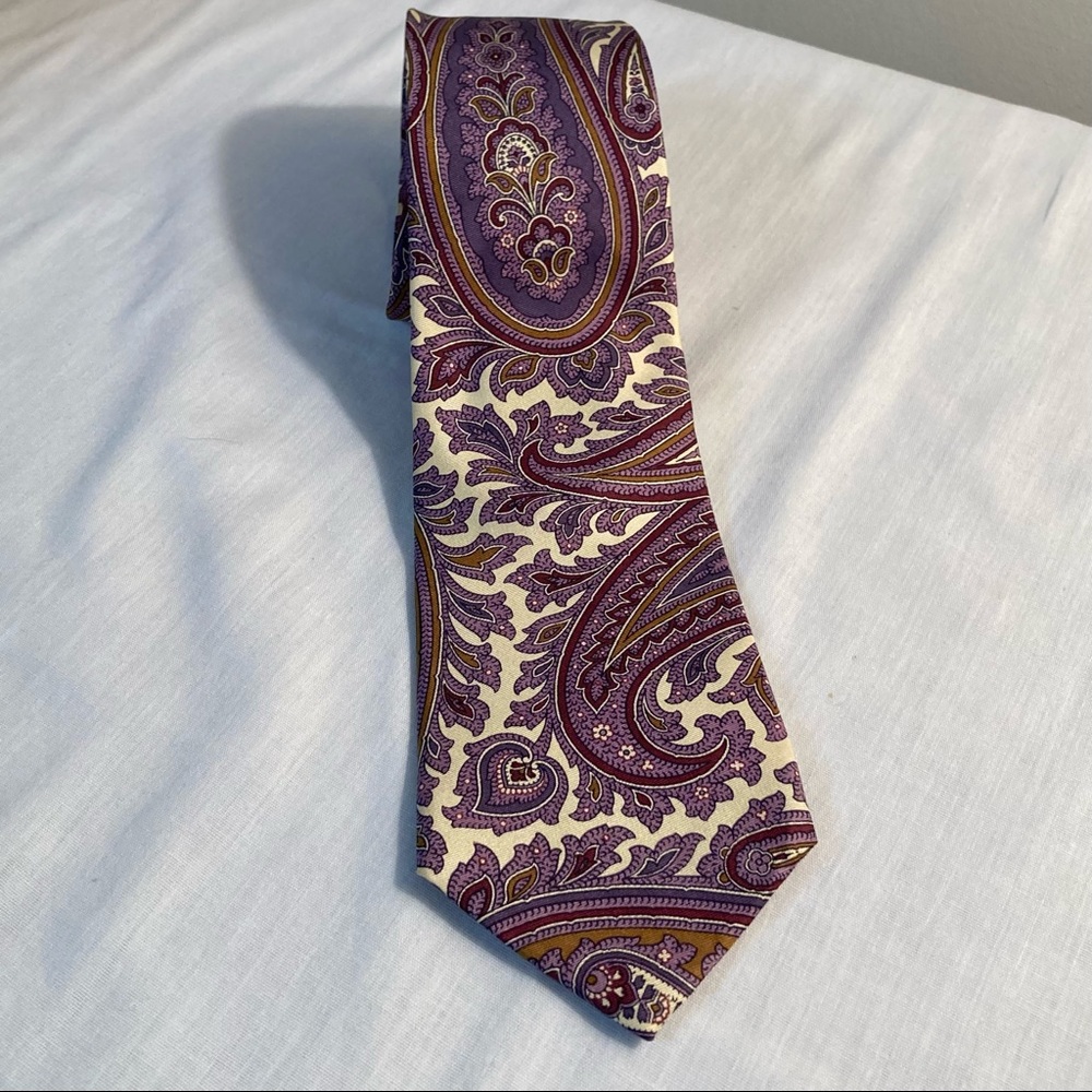 Albert Nipon Handmade Beige w/Purple Paisley Pure Silk Tie 54 x 3.2 NWOT